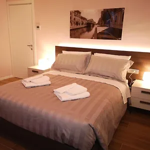 Couette-café 2 Navigli, Milan